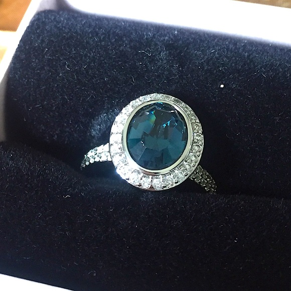 Queens Crown Blue Gem Ring - Picture 4 of 5